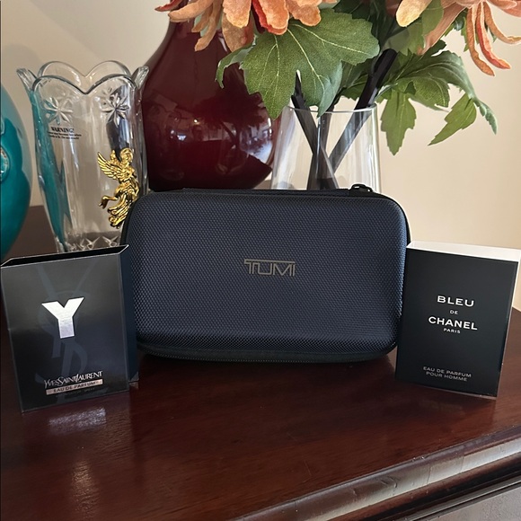 NWOT Tumi hard sided toiletry case 4 piece bundle - Picture 3 of 14